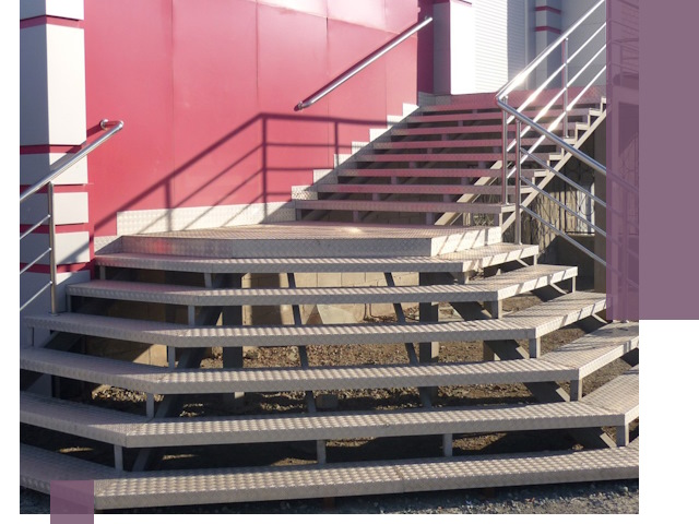 Лестницы для магазина в Киселёвске — изготовление и монтаж