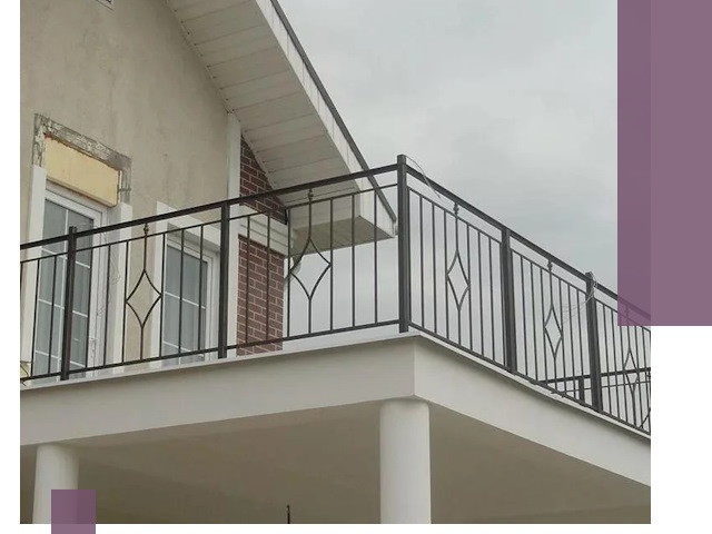 Изготовление балконных ограждений в Киселёвске из металла и стекла