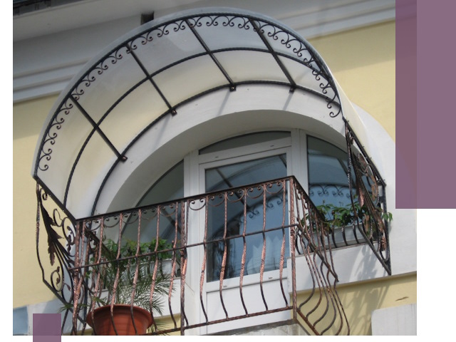 Козырьки над балконом в Киселёвске — изготовление и монтаж