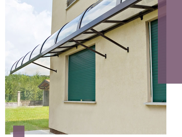Козырьки над окнами в Киселёвске — изготовление и монтаж по выгоде